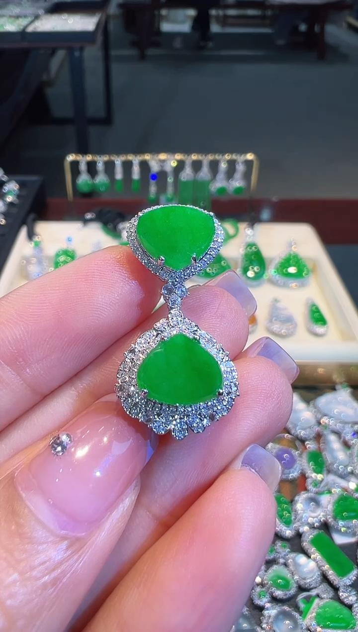 【闪购商品】翡翠吊坠(不含链)18K金镶嵌翡翠