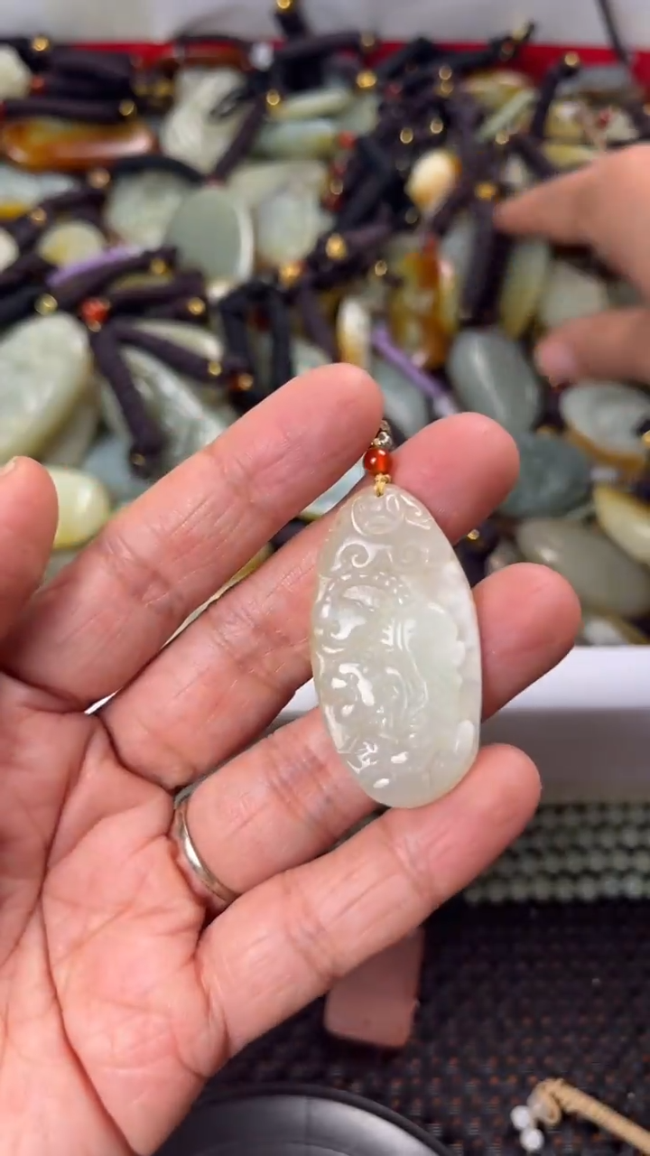 【闪购商品】和田玉颈饰未镶嵌多样性发货没有证书拍一发一有瑕