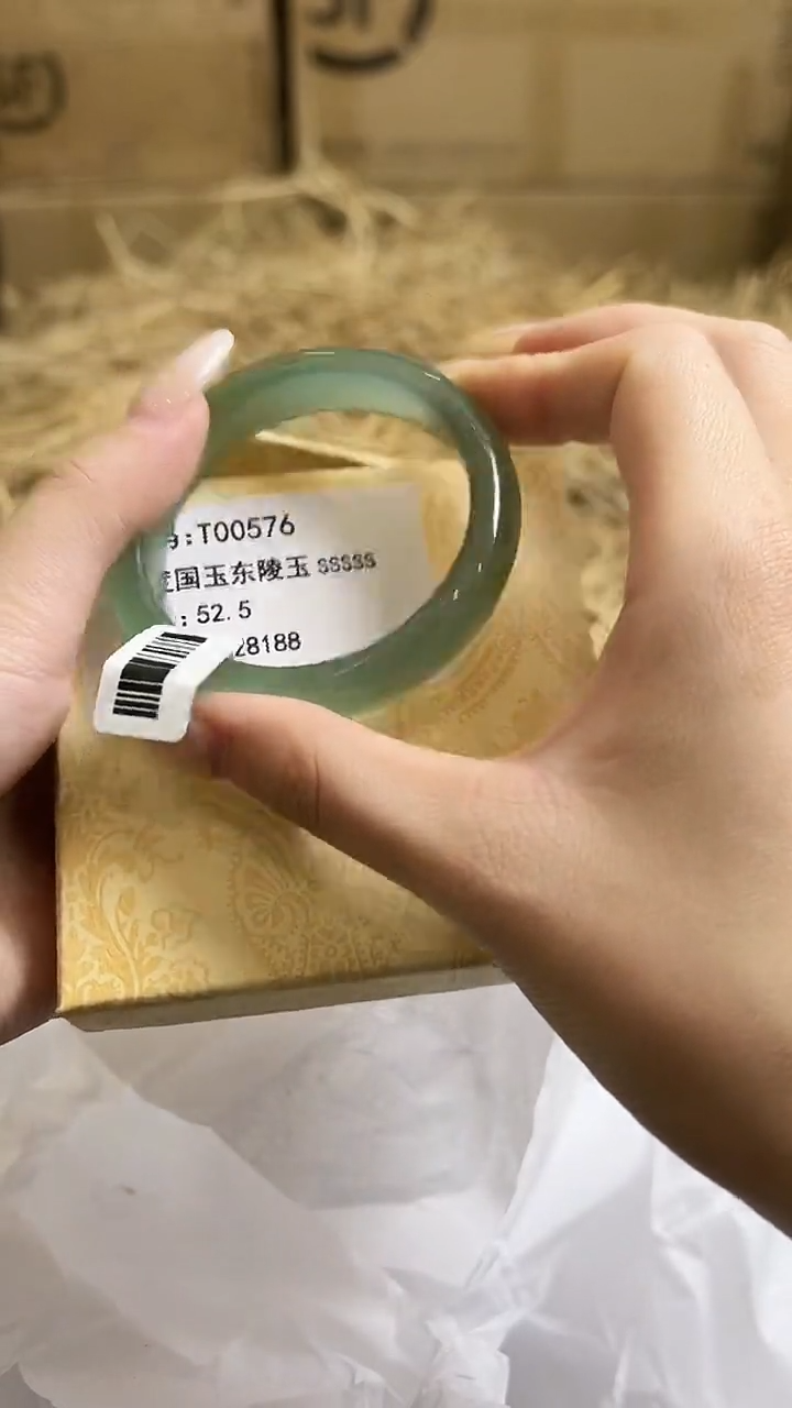 未镶嵌手镯石英质玉T00576
