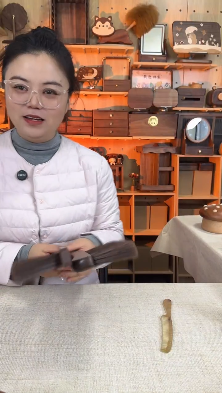 木微瑕款鸡翅木实木毛刷一套