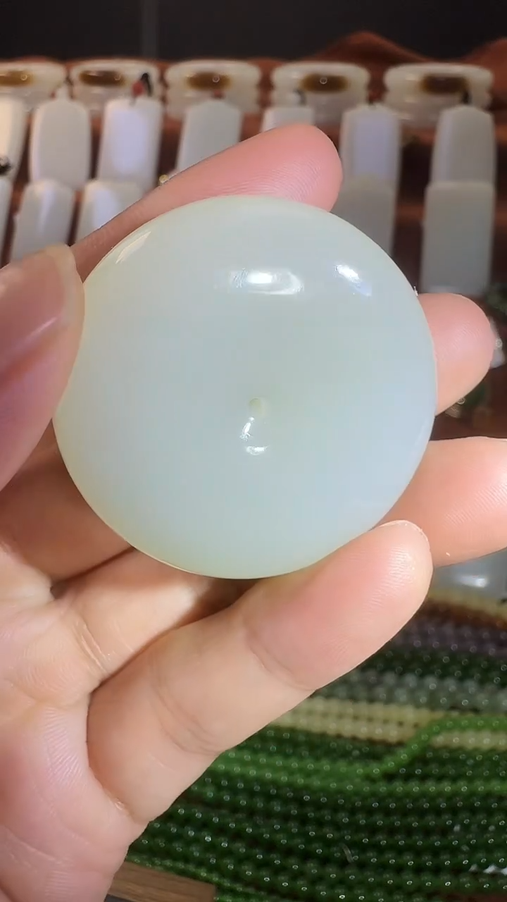 颈饰未镶嵌和田玉吊坠