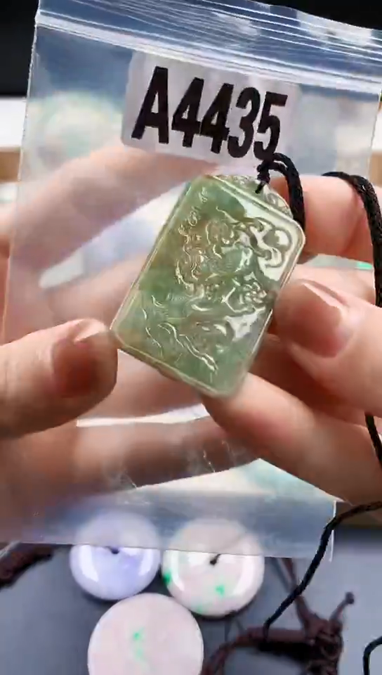 颈饰未镶嵌翡翠天然翡翠吊坠挂件