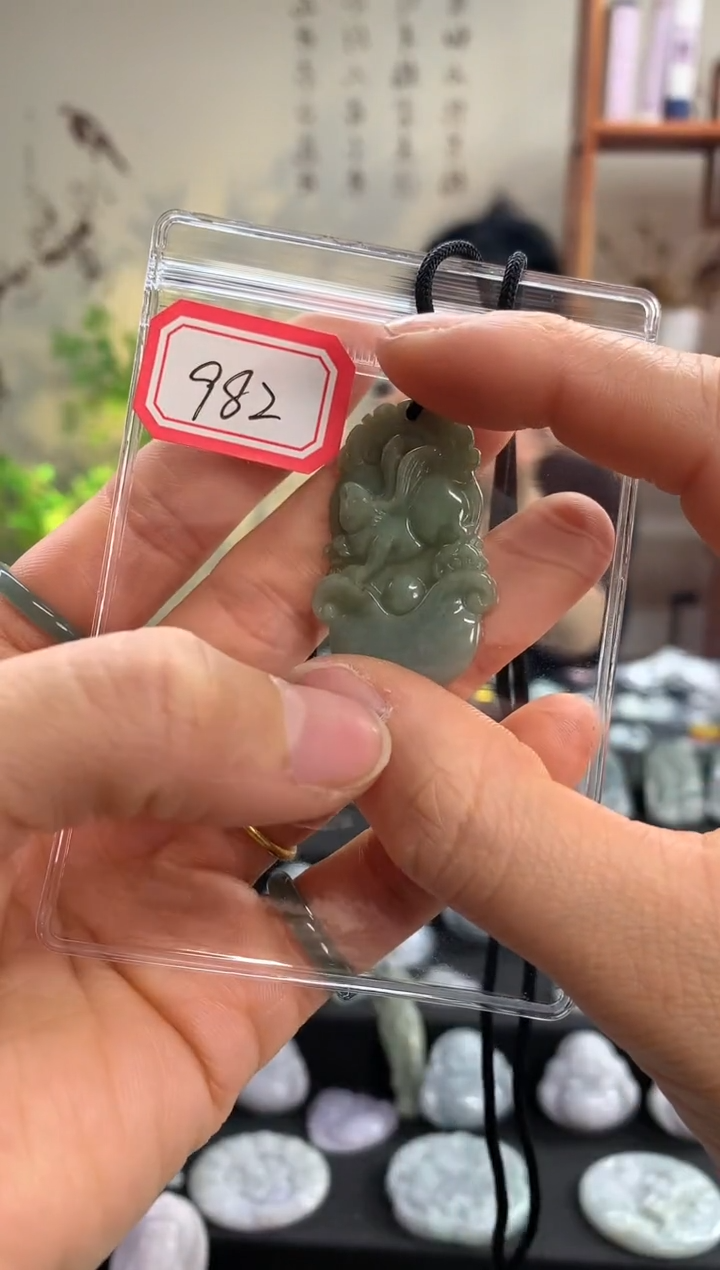 【闪购商品】翡翠颈饰未镶嵌兔982