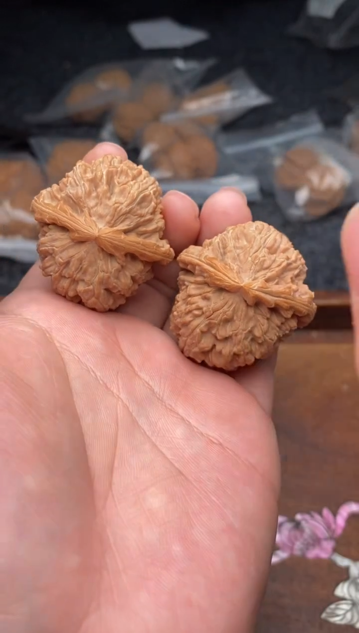 【闪购商品】文玩核桃把件G175号38尺白狮子