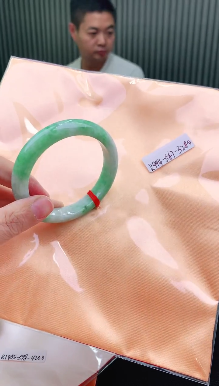 未镶嵌手镯翡翠56+