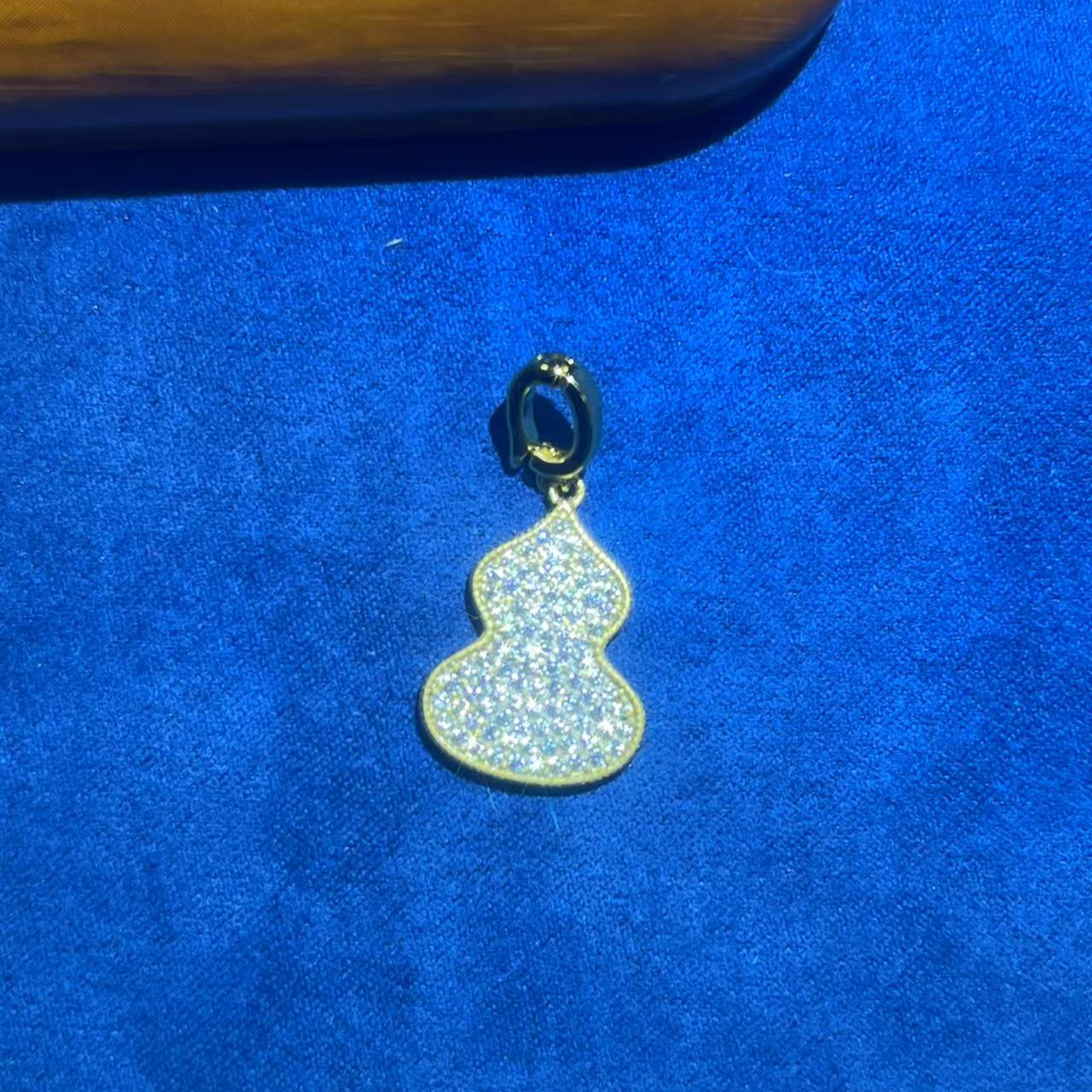 s9100黄色满镶葫芦吊坠多样性发货