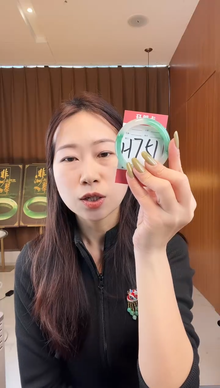 【闪购商品】石英质玉手镯未镶嵌非洲翠