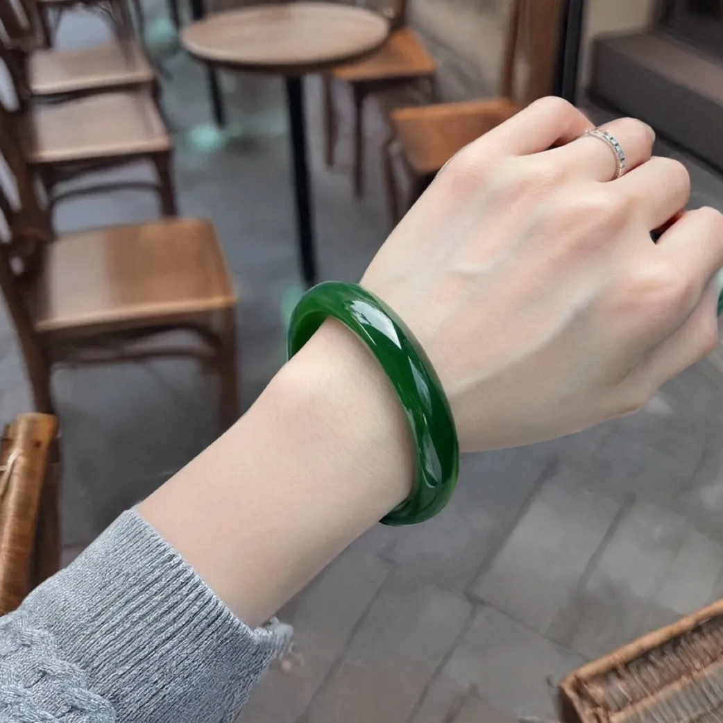 和田玉碧玉菠菜绿手镯典藏级别