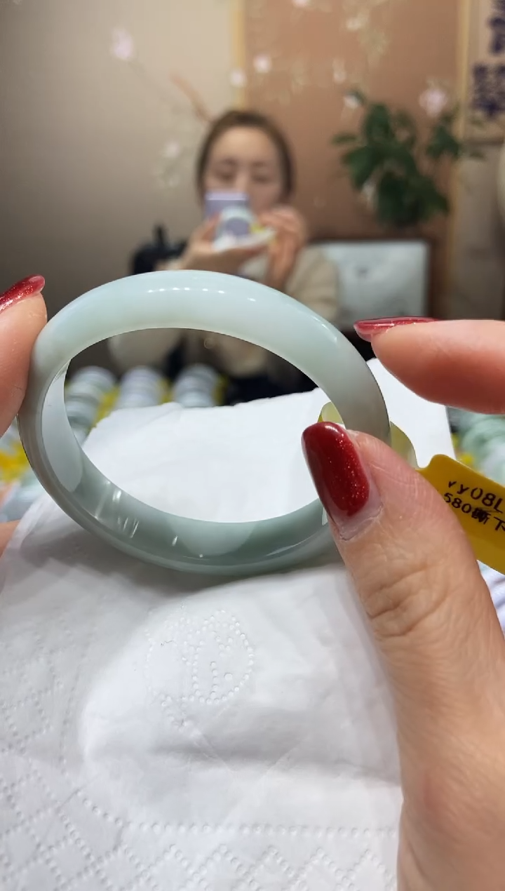 【闪购商品】翡翠手镯（贵妃镯）未镶嵌5051正圈