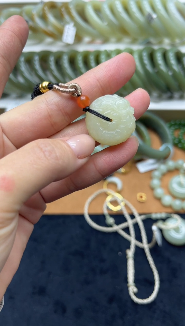 颈饰未镶嵌和田玉和田玉龙纹平安扣吊坠  2025跨年专享