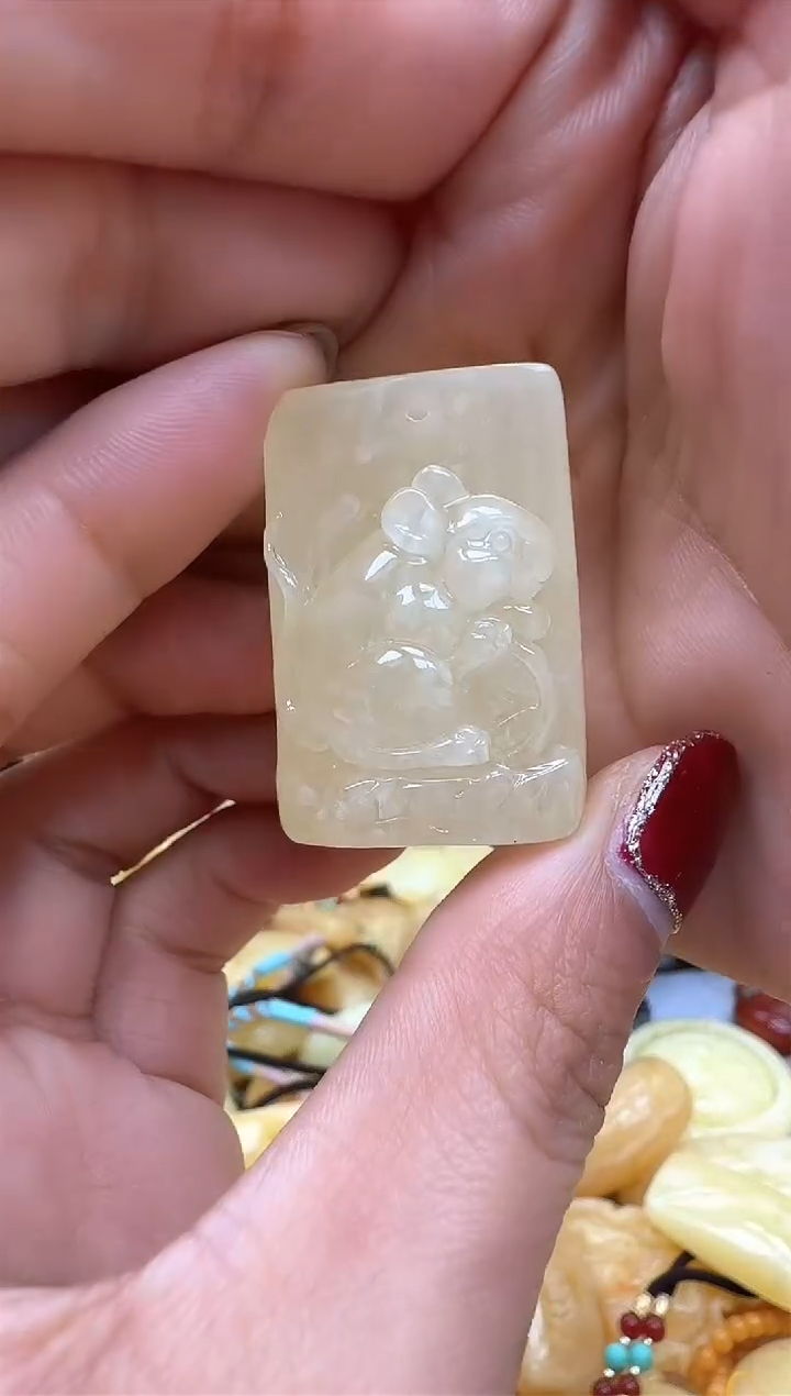 【闪购商品】琥珀裸石未镶嵌挂坠