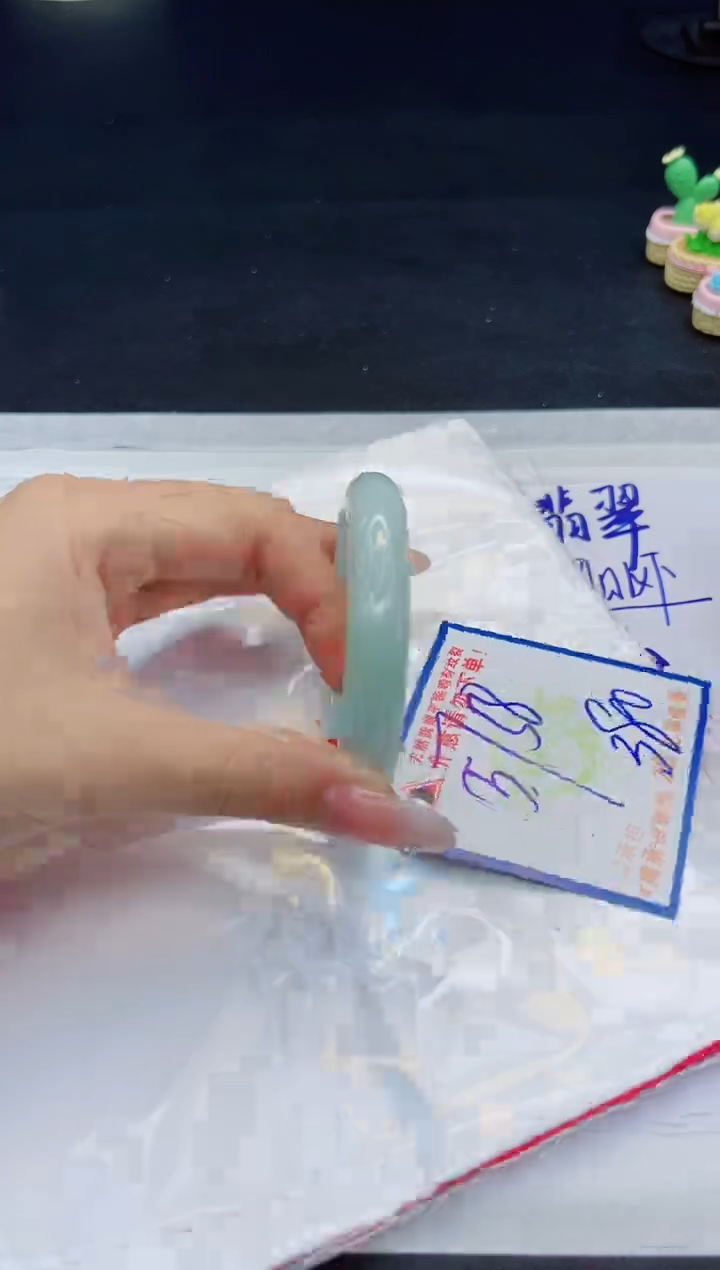 【闪购商品】翡翠手镯未镶嵌，质检证书图片色彩偏黑白