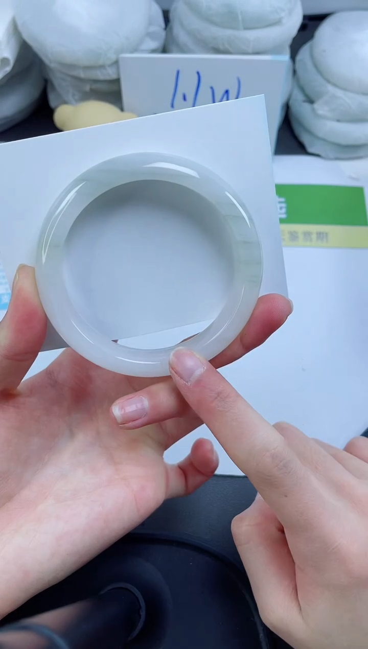 【闪购商品】石英质玉手镯未镶嵌91-58.7