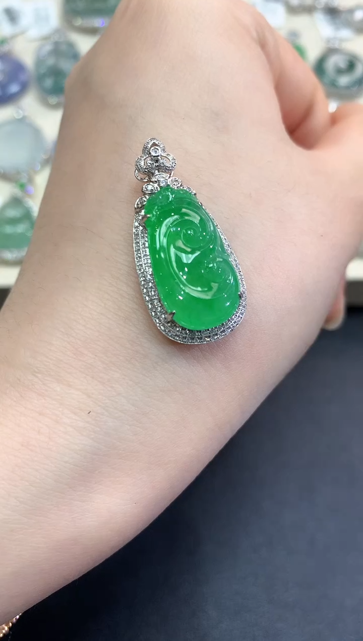 【闪购商品】翡翠颈饰18K金镶嵌B109    