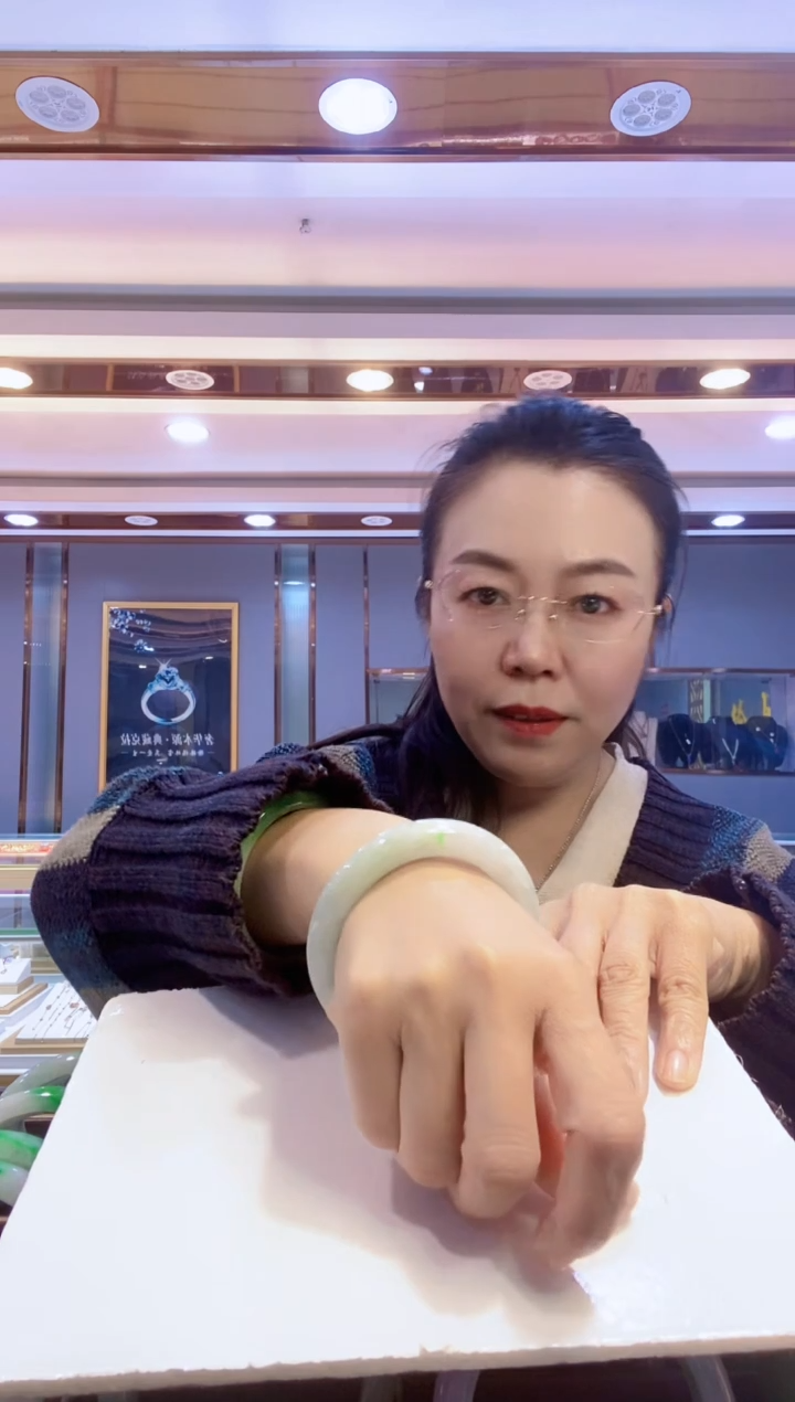 未镶嵌手镯翡翠翡翠手镯