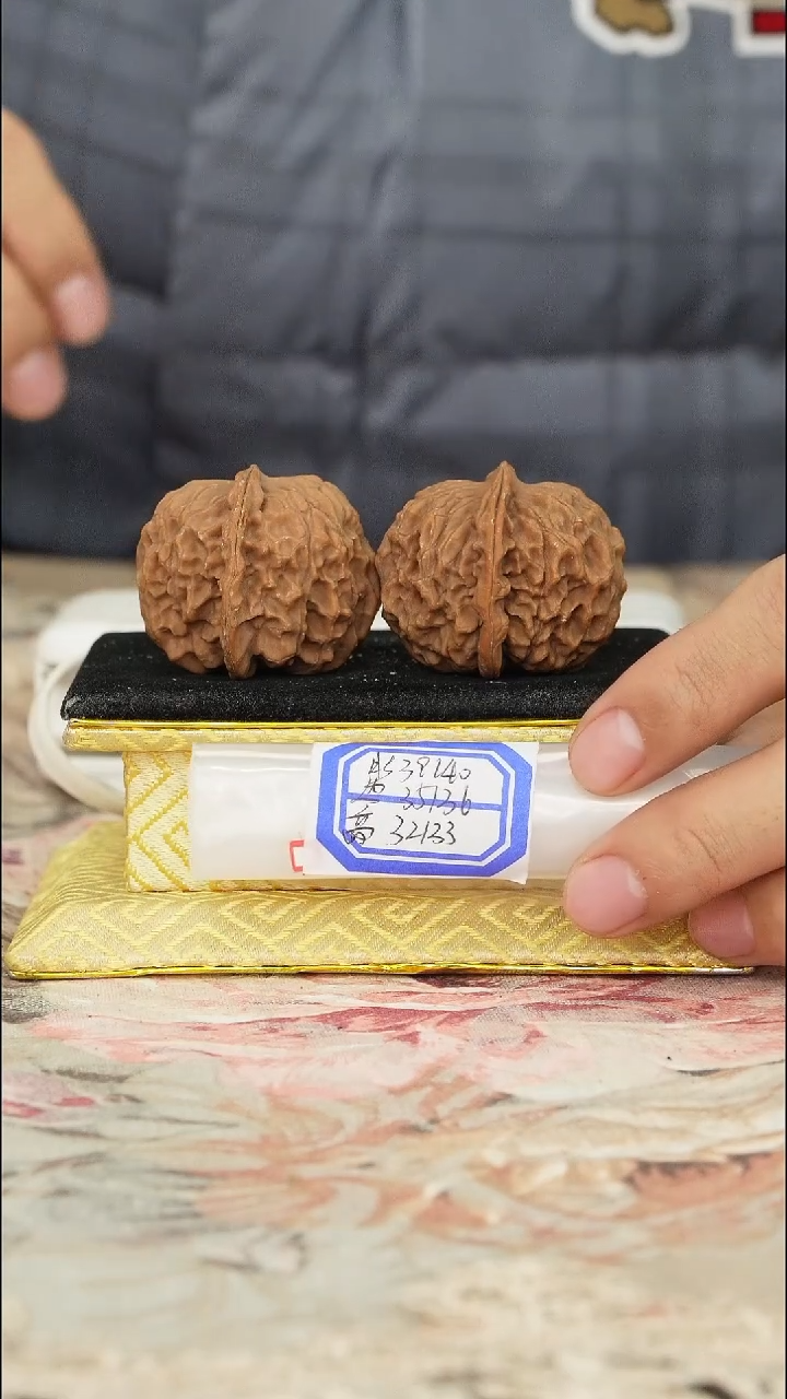 【闪购商品】文玩核桃把件非嫁接元宝