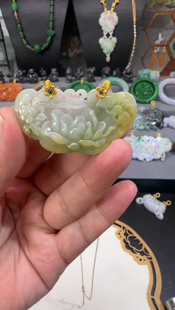 【闪购商品】翡翠颈饰未镶嵌牌子