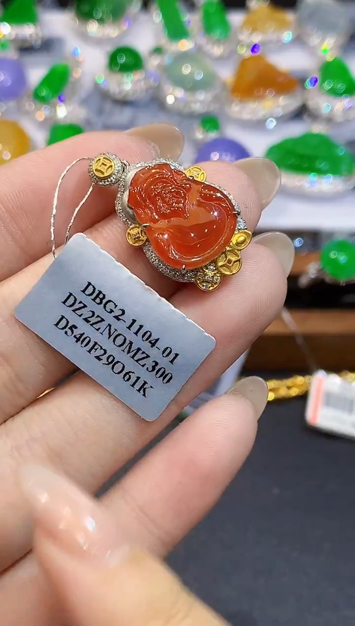 吊坠(不含链)18K金镶嵌翡翠LSR多样性发其一