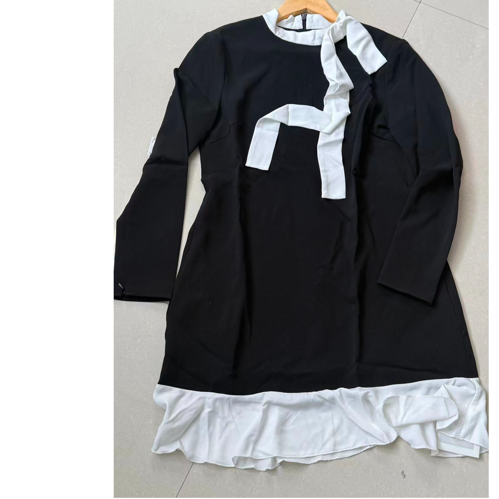 菲菲的店白领子西装裙子