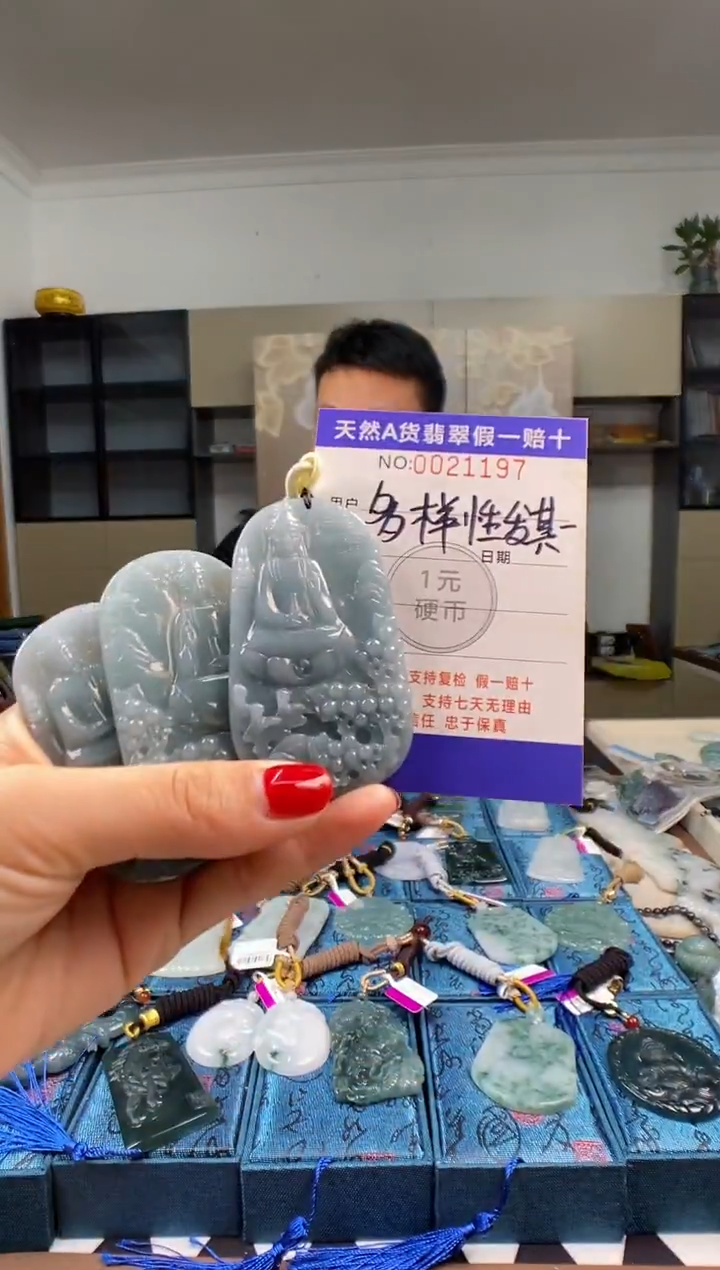 颈饰未镶嵌翡翠 多样性发其一