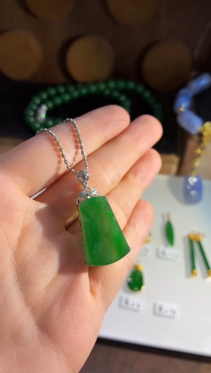 吊坠(不含链)18K金镶嵌翡翠吊坠