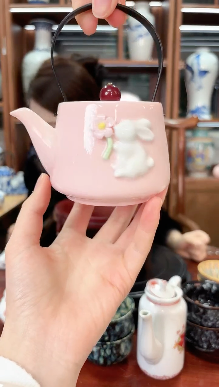 A47景德镇红稀稀小兔子茶壶