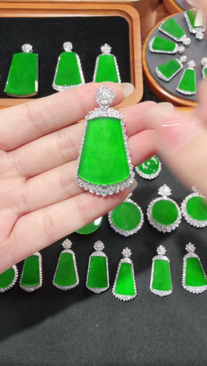 颈饰18K金镶嵌翡翠无事牌天然A货翡翠72h鉴赏期