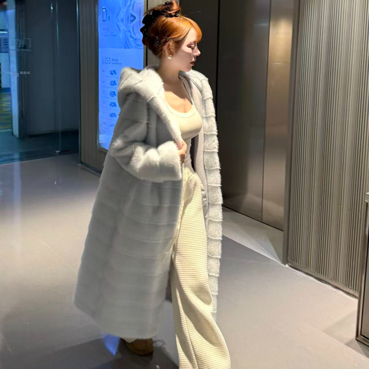 思思家【冬天的明媚】冬季必备超保暖且显白明媚色蓝色连帽大外套