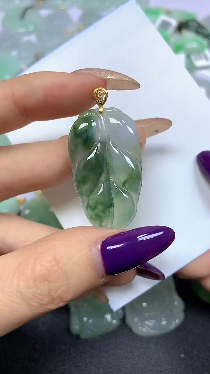 颈饰未镶嵌翡翠 