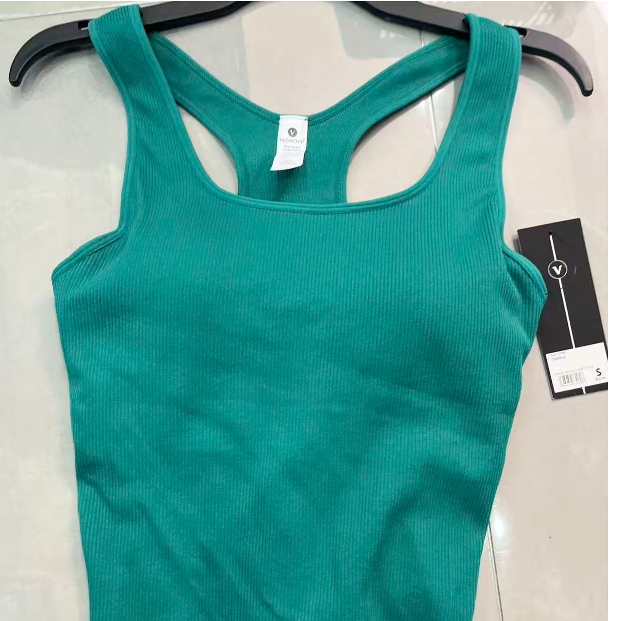 长款背心紧而不勒