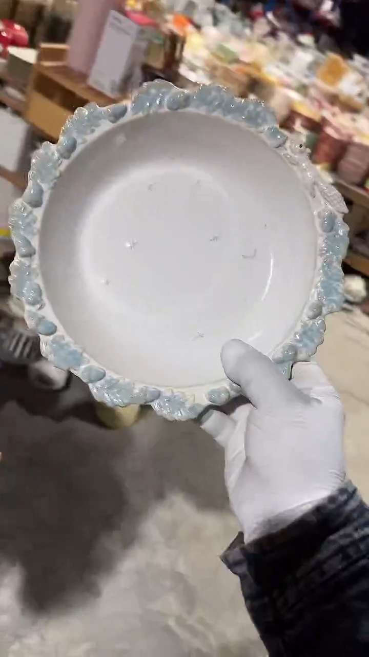 陶瓷浮雕松鼠草帽深盘微瑕 凑满20元包邮