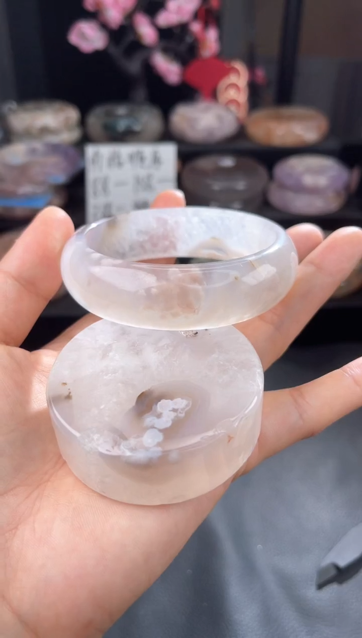 【闪购商品】石英质玉手镯未镶嵌60