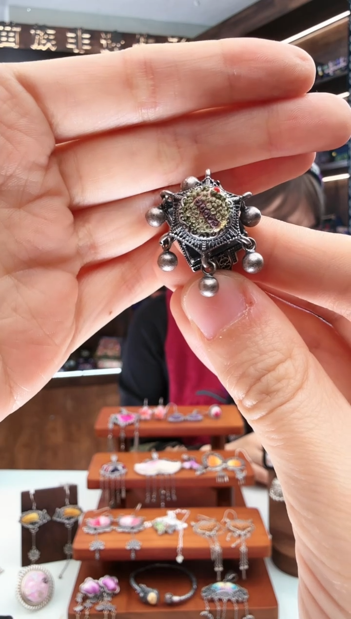 【闪购商品】织绣111蚩梦苗族古绣