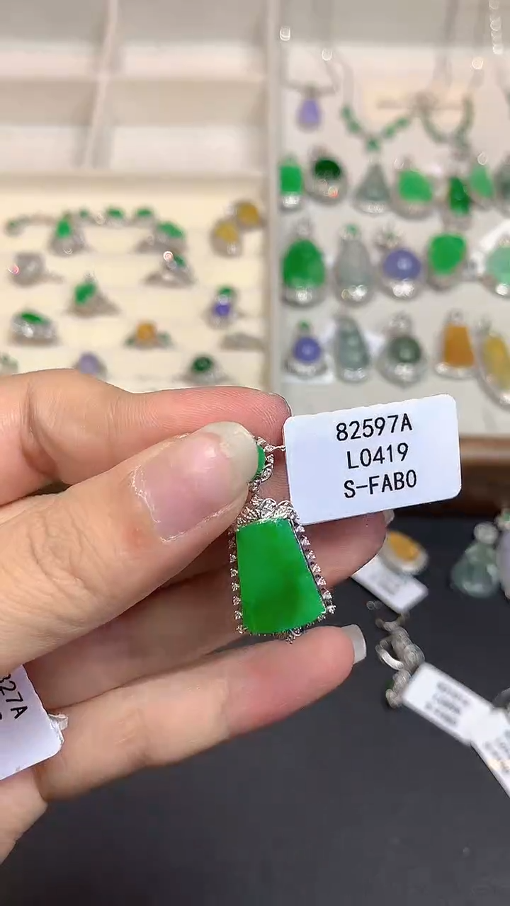 翡翠18K金镶嵌吊坠(不含链)L0419多样性发其一