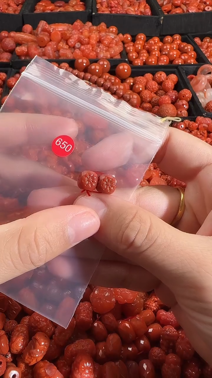 颈饰未镶嵌南红玛瑙1