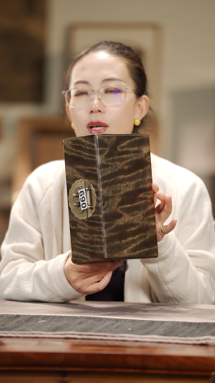 【闪购商品】金丝楠木雕690云彩纹绿料精工一木一器首饰盒