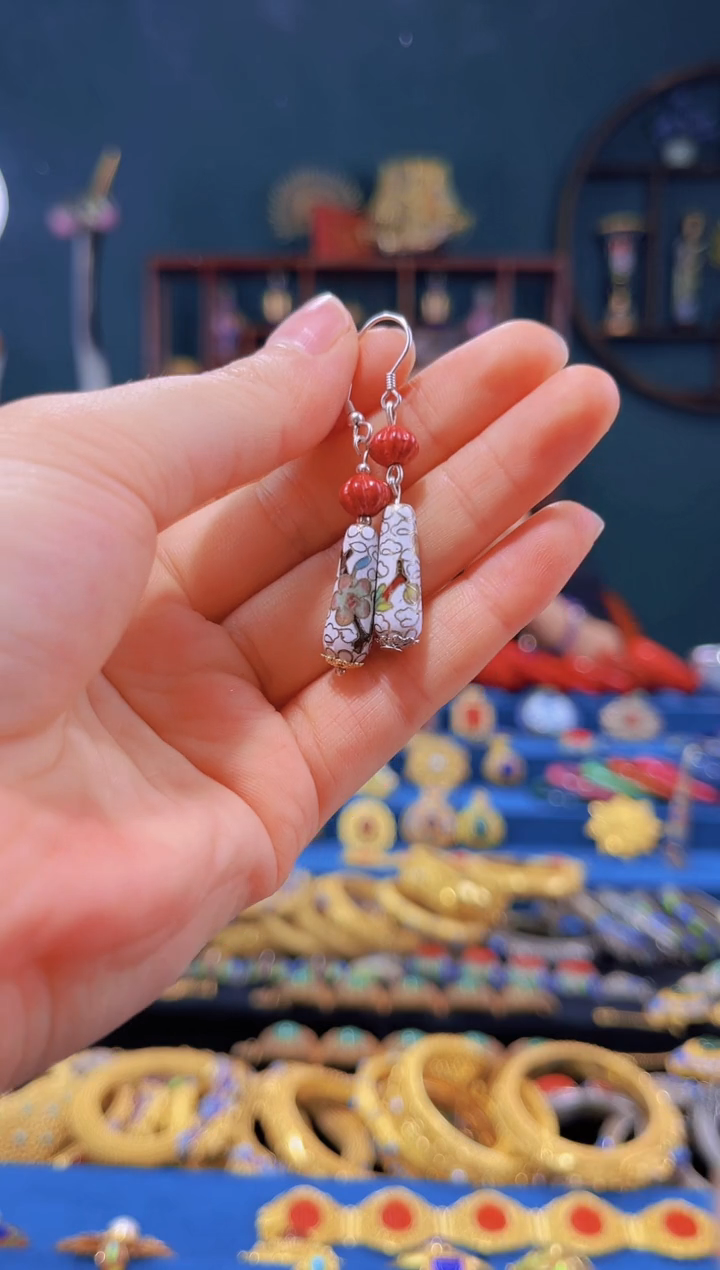 【闪购商品】非遗绝技 景泰蓝水滴耳环 白