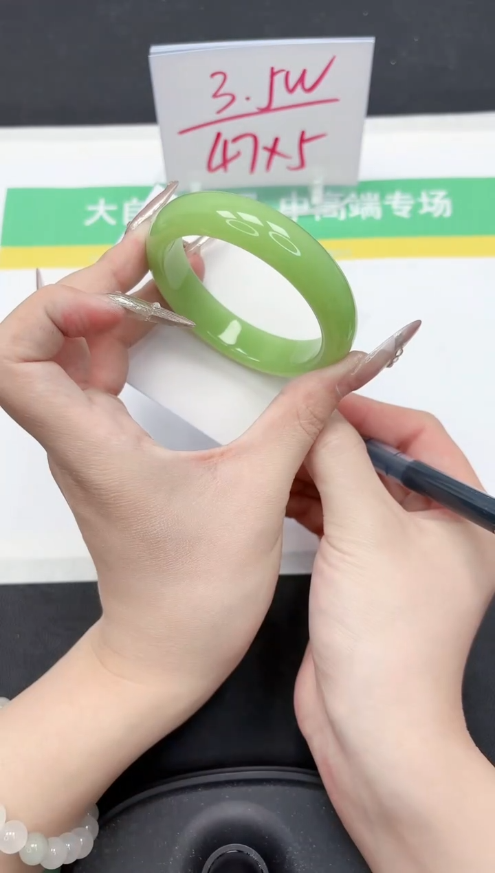 【闪购商品】石英质玉手镯未镶嵌97-54.4