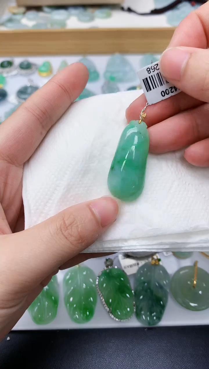 颈饰18K金镶嵌翡翠天然A货