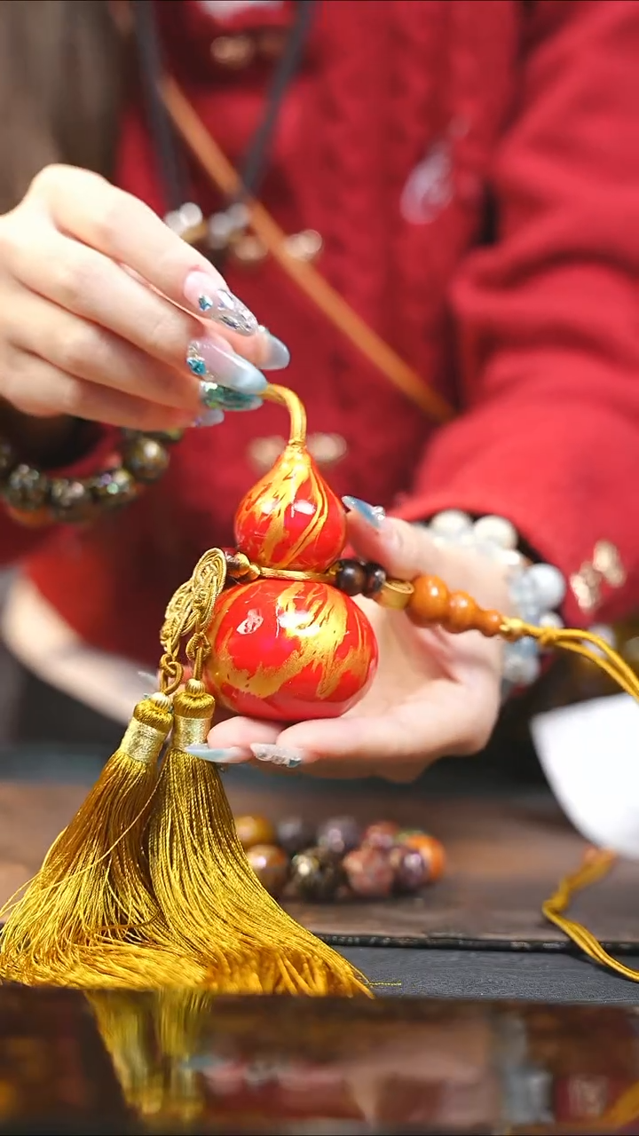 【闪购商品】WQ224漂漆精致小手捻{未开口}