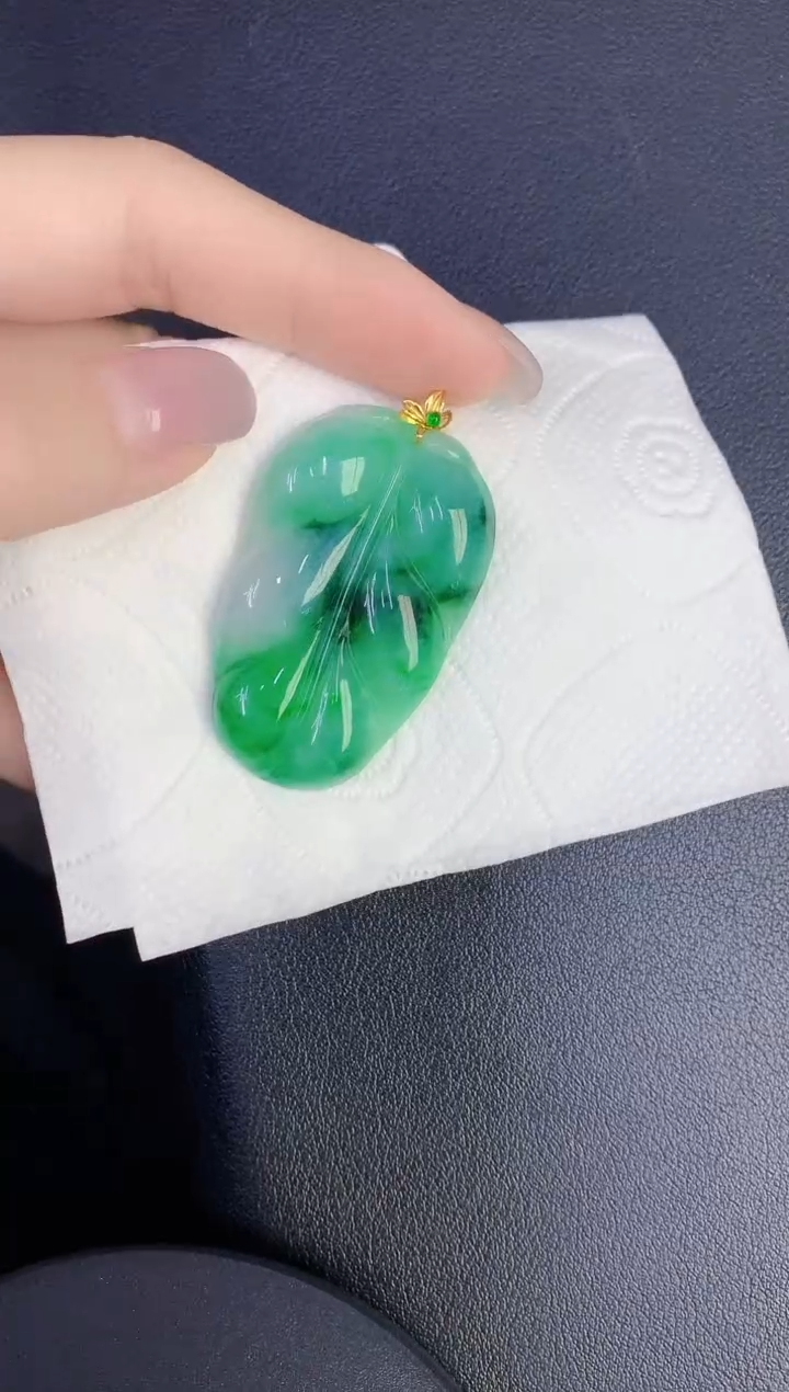 颈饰18K金镶嵌翡翠缅甸天然翡翠A货