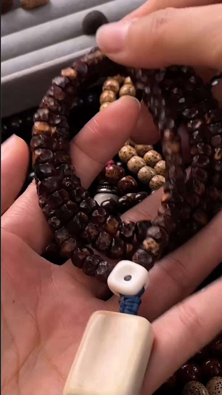 吊坠星月菩提金*金精工级深珀花皮药片无相6*5长串