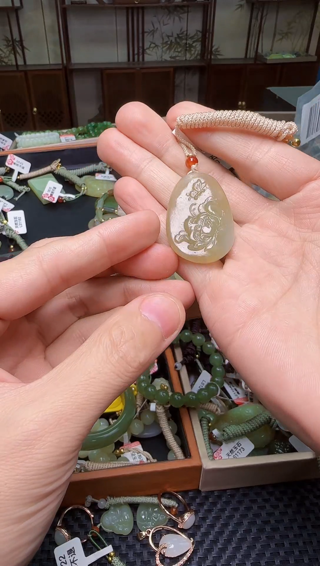 颈饰未镶嵌和田玉1