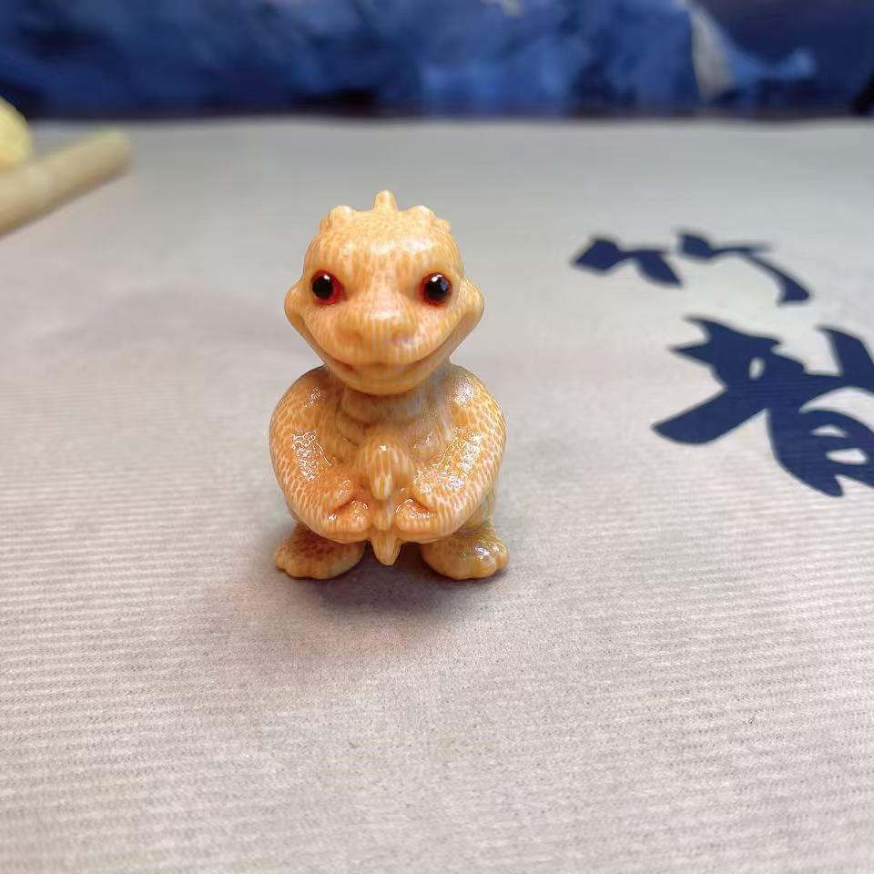 （玩竹）龙血金丝竹精工雕刻恐龙把件+送1油+1手套+1刷子