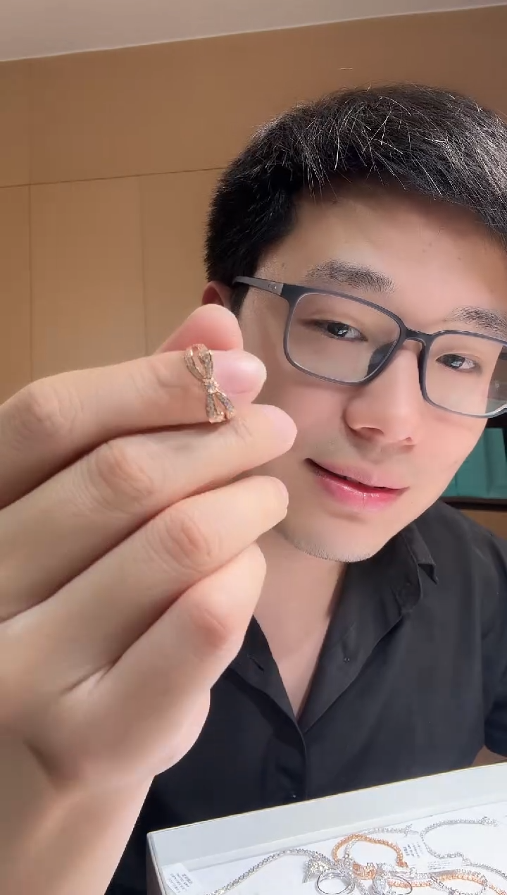 【闪购商品】钻石戒指18K金镶嵌k玫蝴蝶结戒指