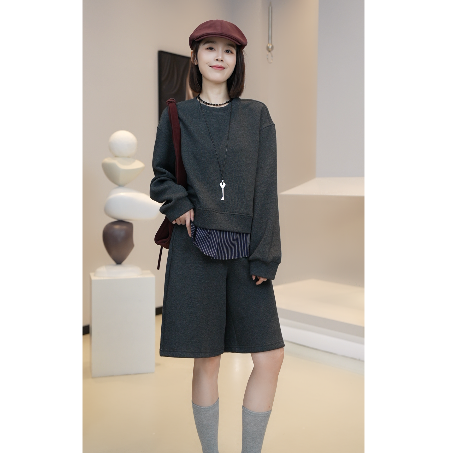 【芜阅】秋季新款纯色圆领卫衣休闲宽松抽绳短裤挂件三件套E154