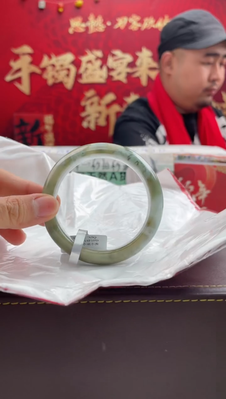 【闪购商品】翡翠手镯未镶嵌6翡翠手镯（微瑕）