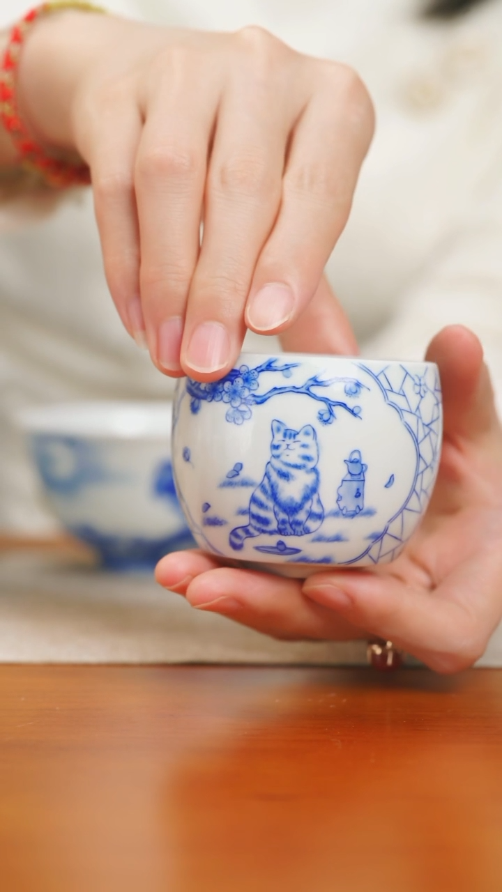 【闪购商品】景德镇正春堂青花小猫小缸不倒杯