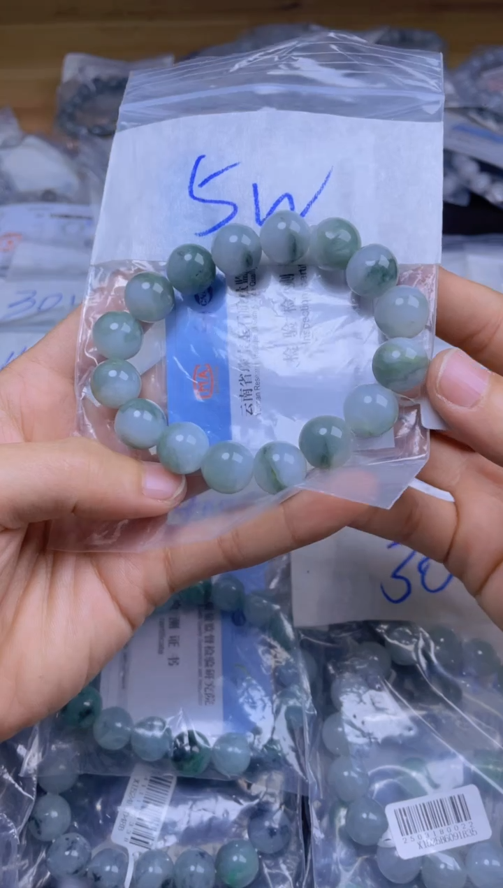 定制翡翠未镶嵌珠串