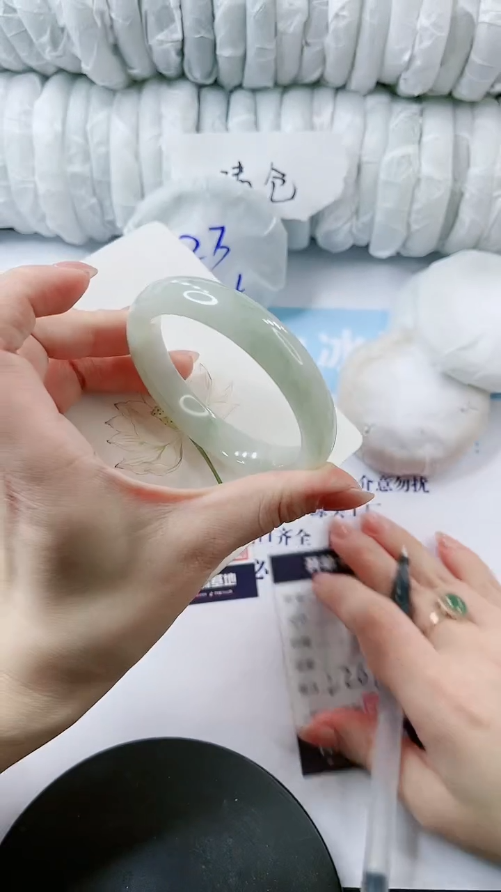 【闪购商品】石英质玉手镯未镶嵌多样性发货L267